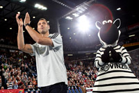 Jerome Fernandez bedankt sich f�r  die herzliche Begr��ung in der Sparkassen-Arena.