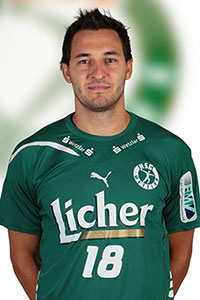 Philipp M�ller ist der Zwillingsbruder von Nationalspieler Michael und beerbt im linken R�ckraum Sven-S�ren Christophersen.