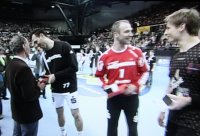 Ehrung f�r die drei Weltmeister vor der Partie.