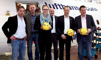 v.l.n.r.: Gerd Hofele (Göppingen), Thorsten Storm (Löwen), Kim Kulig, Uli Derad, Frank Bohmann (HBL), Holger Kaiser (Flensburg). v.l.n.r.: Gerd Hofele (Göppingen), Thorsten Storm (Löwen), Kim Kulig, Uli Derad, Frank Bohmann (HBL), Holger Kaiser (Flensburg).