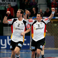 Pascal Hens und Dominik Klein ballen die F�use.