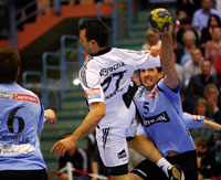 Weltmeister Jerome Fernandez erzielte drei Treffer aus dem rechten Rückraum. Weltmeister Jerome Fernandez erzielte drei Treffer aus dem rechten Rückraum.