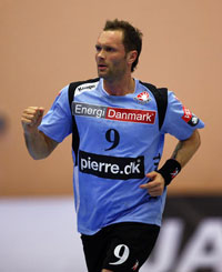 Lars Christiansen wurde von seinen Mitspielern nur selten in Szene gesetzt. Der ehemalige Flensburger erzielte 4/2 Treffer. Lars Christiansen wurde von seinen Mitspielern nur selten in Szene gesetzt. Der ehemalige Flensburger erzielte 4/2 Treffer.