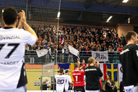 Die "Zebras" bedanken sich nach dem Spiel bei den vielen mitgereisten Fans für die lautstarke Unterstützung. Die "Zebras" bedanken sich nach dem Spiel bei den vielen mitgereisten Fans für die lautstarke Unterstützung.