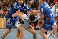 Lemgos Mittelblock nimmt Marcus Ahlm in die Mangel.