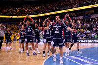 Die Flensburger bedanken sich nach dem Sieg bei ihren Fans. Die Flensburger bedanken sich nach dem Sieg bei ihren Fans.