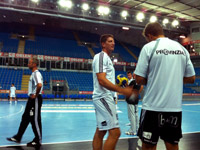 Die "Zebras" trainieren in der neuen Orlen-Arena in Plock. Die "Zebras" trainieren in der neuen Orlen-Arena in Plock.