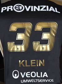 Die Rückseite des schwarz-goldenen Champions-League-Trikots. Die Rückseite des schwarz-goldenen Champions-League-Trikots.