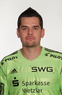 Einziger Profi unter Handball-Amateuren: Neuzugang Milos Putera. Einziger Profi unter Handball-Amateuren: Neuzugang Milos Putera.