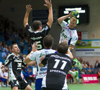 Bei Stefan Kneer platzte erst nach dem Seitenwechsel der Knoten. Bei Stefan Kneer platzte erst nach dem Seitenwechsel der Knoten.