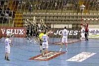 Carlos Ruesga gelang per direktem Freiwurf der Ausgleich in letzter Sekunde. Carlos Ruesga gelang per direktem Freiwurf der Ausgleich in letzter Sekunde.