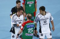 Diskussionsbedarf: Filip Jicha erl�uterte Grafenhorst, warum dieser f�r zwei Minuten auf die Bank musste.