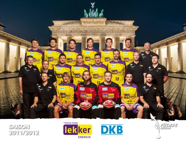 Oben von links: Spoljaric, Pevnov, Stenb�cken, Bult, Laen, Christophersen, Team-Koordinator Marunke; Mitte von links: Arzt Klavehn, Gesch�ftsf�hrer Hanning, Petersson, Jaszka, Richwien, Romero, Trainer Sigurdsson, Co-Trainer Haase; 