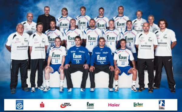 Oben von links: Vorstand Heerstra�, Liebald, Weinhold, Sch�psmeier, Tiedtke, Physioth. Lorenz; Mitte von links: Arzt PD Dr. Petermann, K�hrmann, Larsson, Jakobsson, Kneer, Spatz, Physioth. Hubert; 