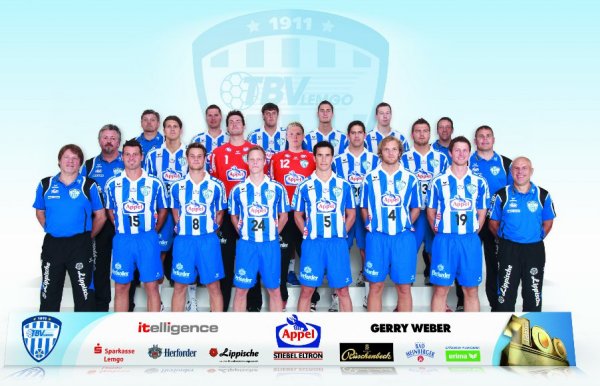 Oben von links: Mannschaftsverantw. Franke, Preiß, Patrail, Dietrich, Link, Fitness-Trainer Krome; Mitte von links: Arzt Kessler, Schneider, Lichtlein, Dresrüsse, Hermann, Theuerkauf, Trainer Beuchler; Oben von links: Mannschaftsverantw. Franke, Preiß, Patrail, Dietrich, Link, Fitness-Trainer Krome; Mitte von links: Arzt Kessler, Schneider, Lichtlein, Dresrüsse, Hermann, Theuerkauf, Trainer Beuchler;