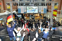 Bereits im letzten Jahr strömten die Kieler Handball-Fans in Massen zum Public Viewing im Hauptbahnhof. Bereits im letzten Jahr strömten die Kieler Handball-Fans in Massen zum Public Viewing im Hauptbahnhof.