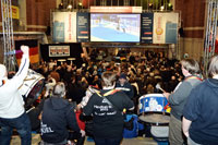 Auch am Donnerstag gegen Schweden können Fans im Kieler Hauptbahnhof wieder gemeinsam mitfiebern. Auch am Donnerstag gegen Schweden können Fans im Kieler Hauptbahnhof wieder gemeinsam mitfiebern.