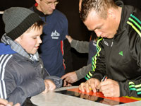 Begehrte Unterschrift: Christian Zeitz" Autogramme waren im Handballbahnhof gefragt. Begehrte Unterschrift: Christian Zeitz" Autogramme waren im Handballbahnhof gefragt.