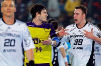 Auch die Emotionen kochten bei der Spitzenpartie hoch: Hier haben Filip Jicha und Evgeni Pevnov Klärungsbedarf. Auch die Emotionen kochten bei der Spitzenpartie hoch: Hier haben Filip Jicha und Evgeni Pevnov Klärungsbedarf.