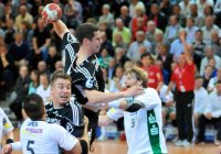 Die Partie in Göppingen war ein hartes Stück Arbeit - auch für Kim Andersson, der sich hier durchsetzt. Die Partie in Göppingen war ein hartes Stück Arbeit - auch für Kim Andersson, der sich hier durchsetzt.