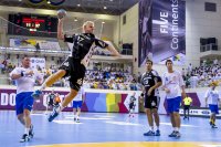 Patrick Wiencek markierte zwei Tore: Hier trifft der Kieler Neuzugang zum 38:11.