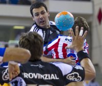 Marko Vujins Pässe hatten eine dichte Abwehrwand zu durchdringen. Marko Vujins Pässe hatten eine dichte Abwehrwand zu durchdringen.