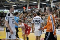 Rote Karte: Thierry Omeyer musste nach 19 Minuten vom Feld. Rote Karte: Thierry Omeyer musste nach 19 Minuten vom Feld.