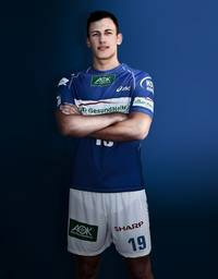 Das serbische Supertalent Stefan Terzic soll sich langsam an die raue Bundesligaluft gewöhnen. Das serbische Supertalent Stefan Terzic soll sich langsam an die raue Bundesligaluft gewöhnen.