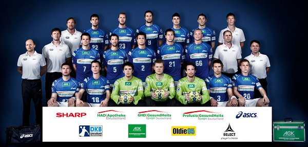 Oben von links: Trainer Schwalb, Lijewski, Hens, Vori, Duvnjak, Lackovic, Physioth. Albers; Mitte von links: Arzt Dr. Witth�ft, Co-Trainer H�usler, Flohr, Jansen, Kraus, Nilsson, Carlen, Terzic, Betreuer Gro�er, Arzt Dr, Dierk; 