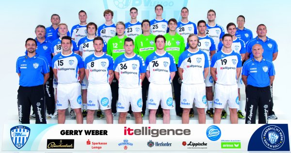 Oben von links: Betreuer Franke, Preiß, Höning, Pekeler, Lemke, Dietrich, Niemeyer, Fitness-Trainer Krome; Mitte von links: Arzt Kessler, Possehl, Schneider, Dresrüsse, Lichtlein, Doden, Hermann, Prüßner, Trainer Beuchler; Oben von links: Betreuer Franke, Preiß, Höning, Pekeler, Lemke, Dietrich, Niemeyer, Fitness-Trainer Krome; Mitte von links: Arzt Kessler, Possehl, Schneider, Dresrüsse, Lichtlein, Doden, Hermann, Prüßner, Trainer Beuchler;