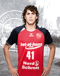 Rechtsau�en Bogdan Radivojevic kam aus Belgrad.