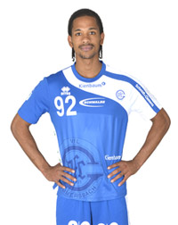 Linksau�en Raul Santos ist mit 129/43 Treffern bester  Gummersbacher Sch�tze.