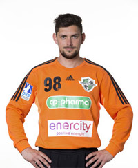 Nikolai Weber, genannt "Quick Nick", bildet mit Martin Ziemer ein starkes Torhütergespann. Nikolai Weber, genannt "Quick Nick", bildet mit Martin Ziemer ein starkes Torhütergespann.