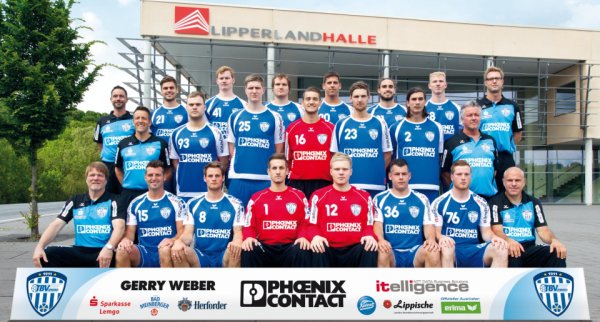 Oben von links: Physioth. Risch, Pr��ner, H�ning, Schneider, Hermann, Herth, Possehl, Trainer Pfannenschmidt; Mitte von links: Fitness-Trainer Krome, Niemeyer, Lemke, Doden, Pekeler, L�nn, Arzt Kessler; 
