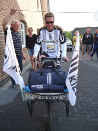 Ingo Schwarz fährt mit dem Fahrrad nach Köln. Ingo Schwarz fährt mit dem Fahrrad nach Köln.