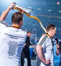 Filip Jicha verpasste Trainer Alfred Gislason eine Bierdusche.