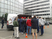 Der mobile Fanshop steht auch in diesem Jahr wieder am Deutzer Bahnhof. Der mobile Fanshop steht auch in diesem Jahr wieder am Deutzer Bahnhof.