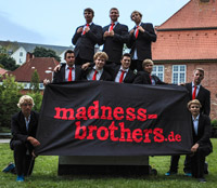 Unglaubliche Akrobatik und ganz viel Witz: die "Madness Brothers". Unglaubliche Akrobatik und ganz viel Witz: die "Madness Brothers".