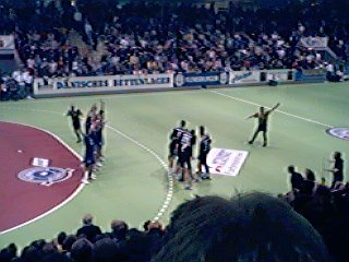 [Bild: 60. Minute: Freiwurf THW]