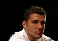 Schnelligkeit und eine enorme Sprungkraft sind die G�tesiegel des neuen THW- Linksau�ens Adrian Wagner der auf der Suche nach einer neuen Herausforderung in Kiel f�ndig wurde.