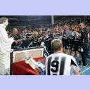 Pittis Abschied: Pittis alte Weggef�hrten singen ihm ein St�ndchen.