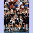 Abschied von Stefan L�vgren: Stefan L�vgren in Mitten der vom ihm trainierten Minis.