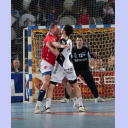 Nikola Karabatic wird festgemacht.