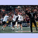 Die THW-Deckung steht gegen Lozano bereit.