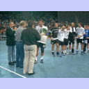 Max nimmt den Scheck �ber 4000 DM entgegen.