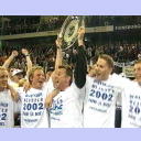 THW wird in Flensburg Meister: Jubel mit der Schale.