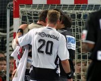 Zeitz entschuldigte sich bei Friedrich schon auf dem Spielfeld. Zeitz entschuldigte sich bei Friedrich schon auf dem Spielfeld.