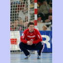 SG-Torwart Jan Holpert kniet vor seinem Tor.