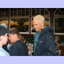 Forstbaumschule 2005: Christian Zeitz im Gespr�ch mit jungen Fans.