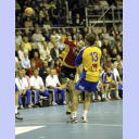 QS-Supercup: Marcus Ahlm kann Iker Romero nicht stoppen.